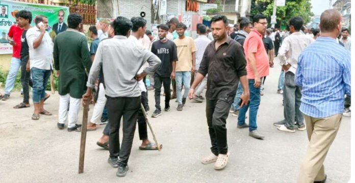 সীতাকুণ্ডে বিএনপির দুই পক্ষের সংঘর্ষ ও মহাসড়ক অবরোধের প্রতীকী ছবি